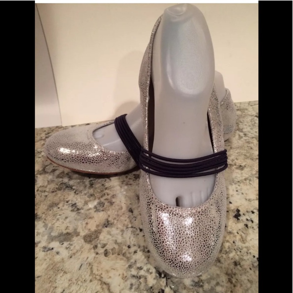 Tsubo ballet flats round toe silver navy 10, 6.5
